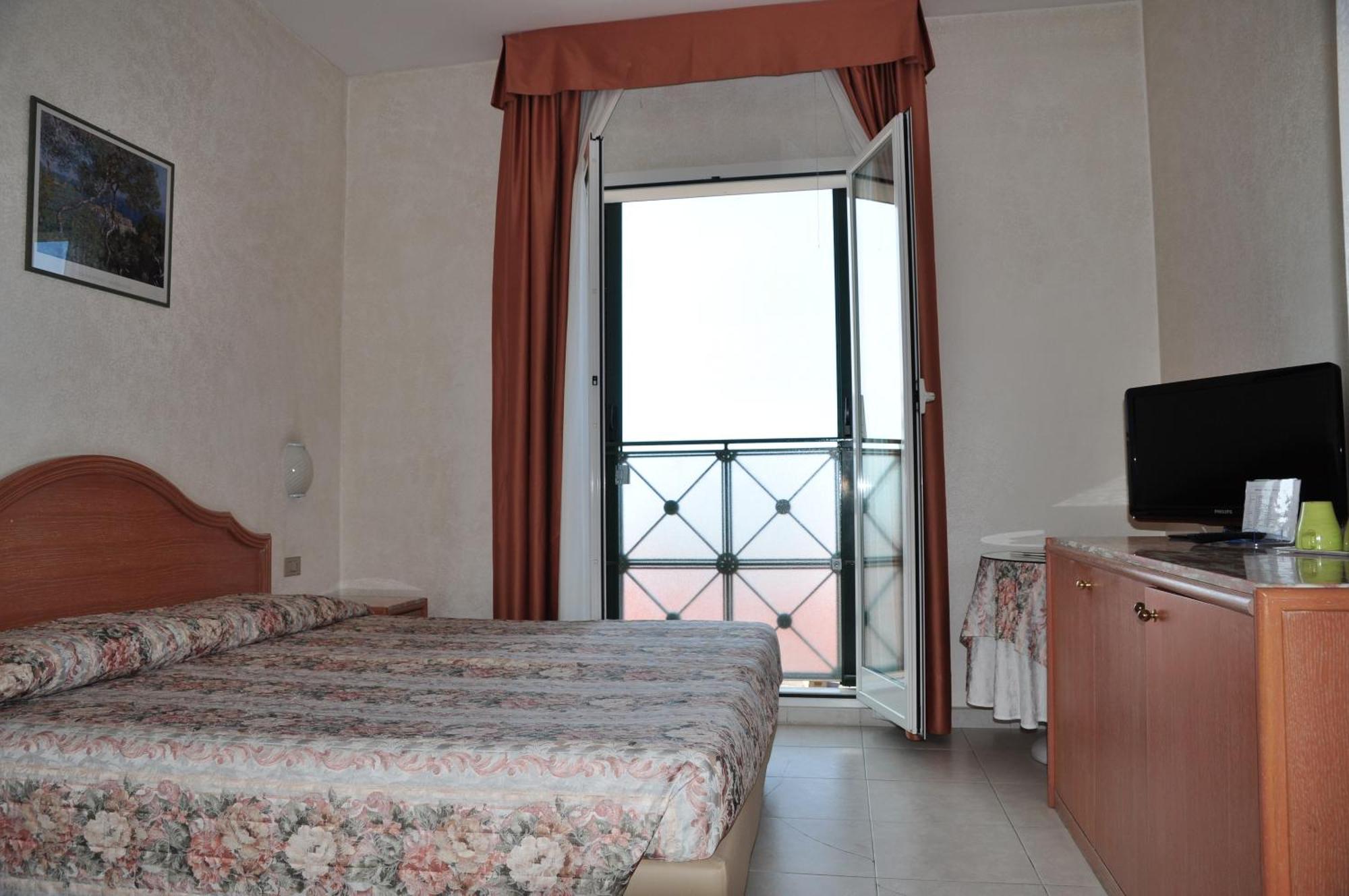 Hotel Piccolo Lido Bordighera Exterior photo