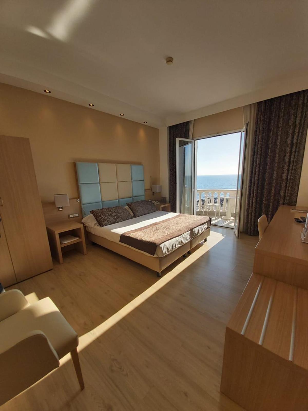 Hotel Piccolo Lido Bordighera Exterior photo