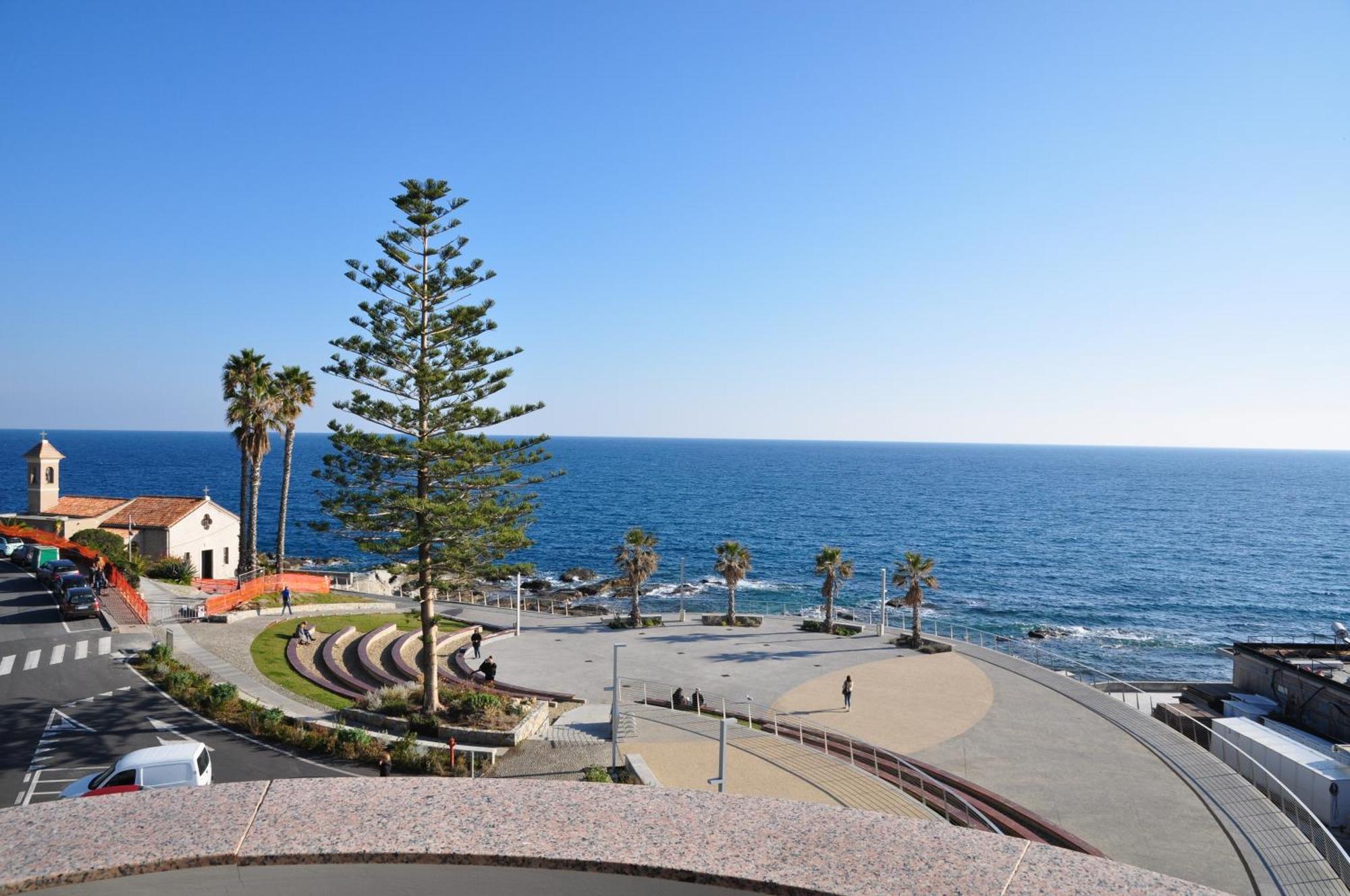 Hotel Piccolo Lido Bordighera Exterior photo