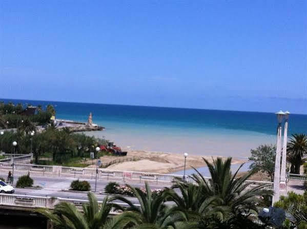 Hotel Piccolo Lido Bordighera Exterior photo